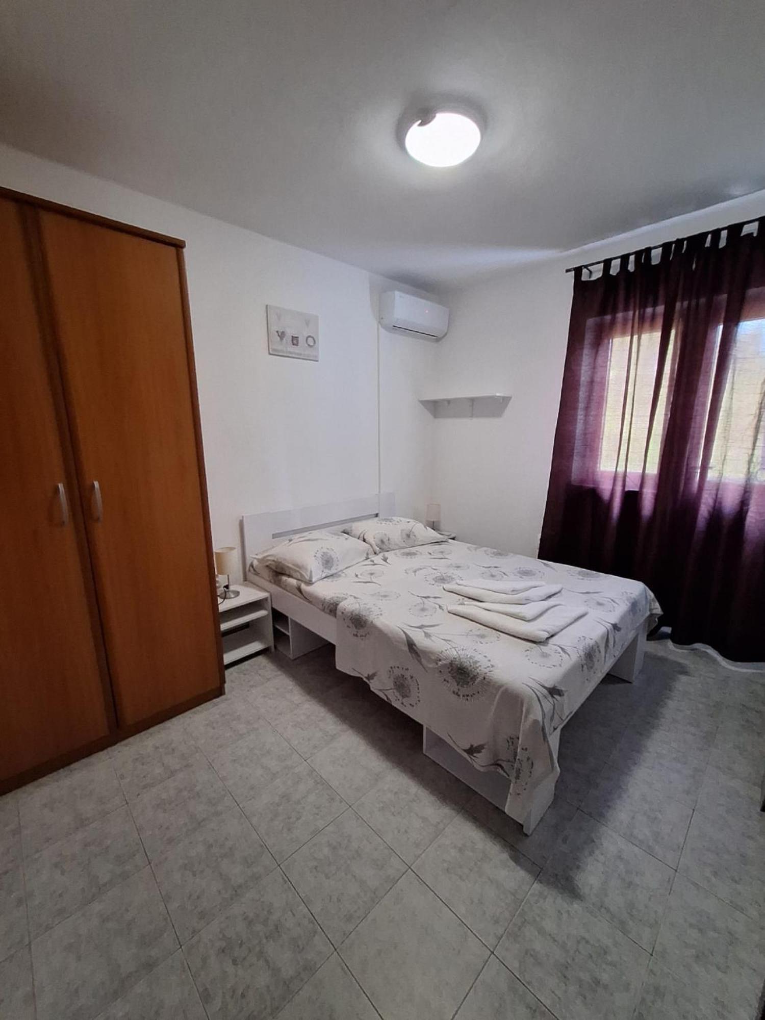 Apartments Dalmatin จูเลียนา ภายนอก รูปภาพ